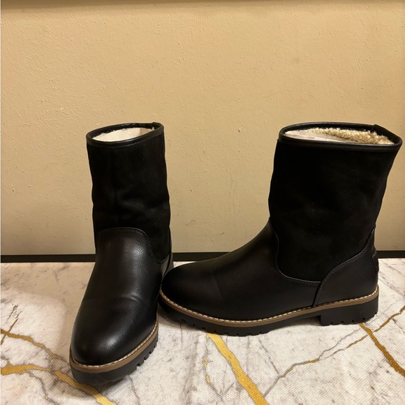 Black Nautica boots with faux fur/sherpa inside; very warm and comfortable - Picture 14 of 15